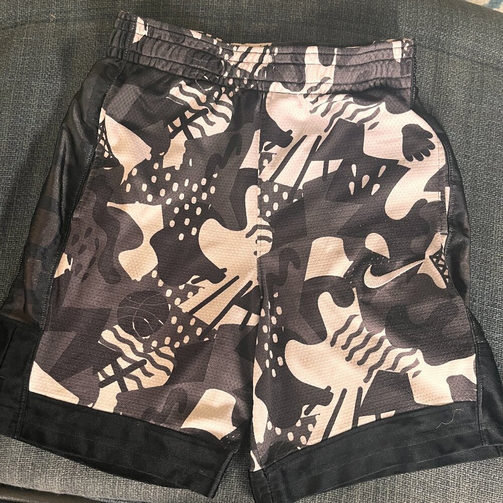 Nike Boy's Dri-Fit Basketball Shorts Medium